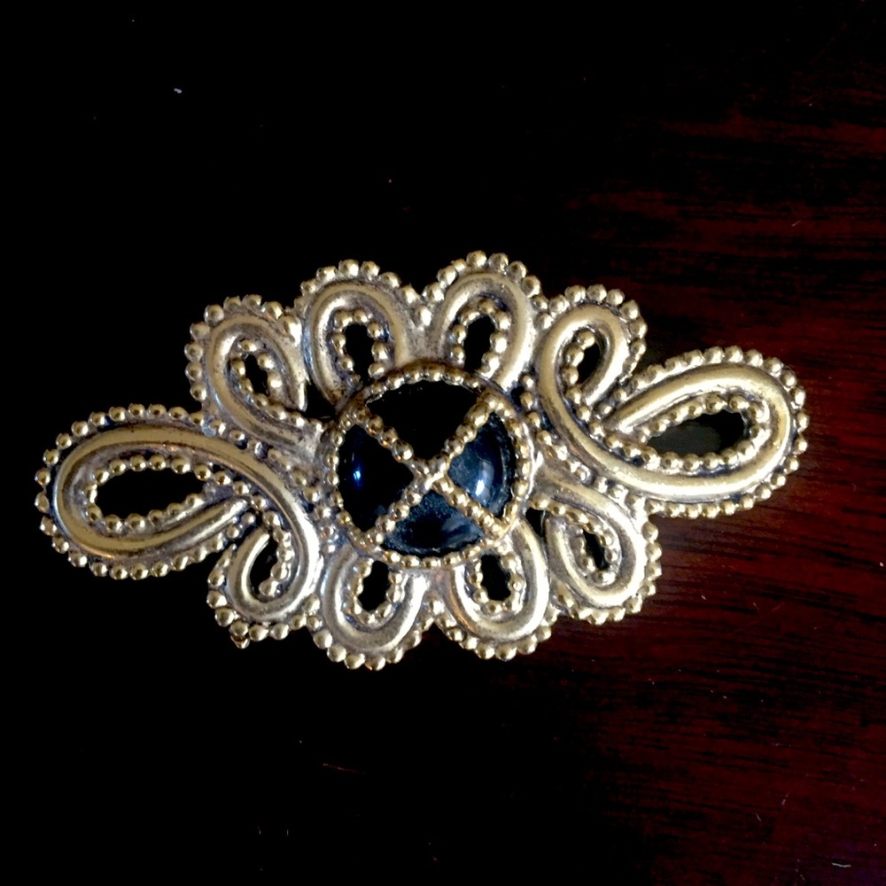 Brooch pin for shawl or jacket
